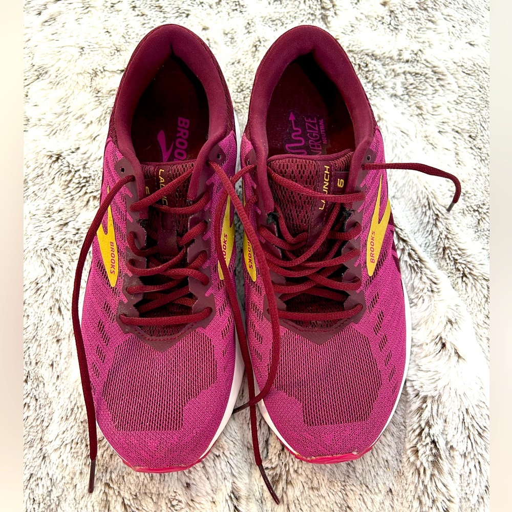 Women’s Brooks launch 6 running sneakers